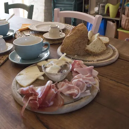Piccolo Mondo Bed & Breakfast *